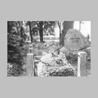 022-0265 Zum Gedenken an den verstorbenen -Carl Weiss- aus Klein Keylau wurde dieser Grabstein 1932 gesetzt.jpg